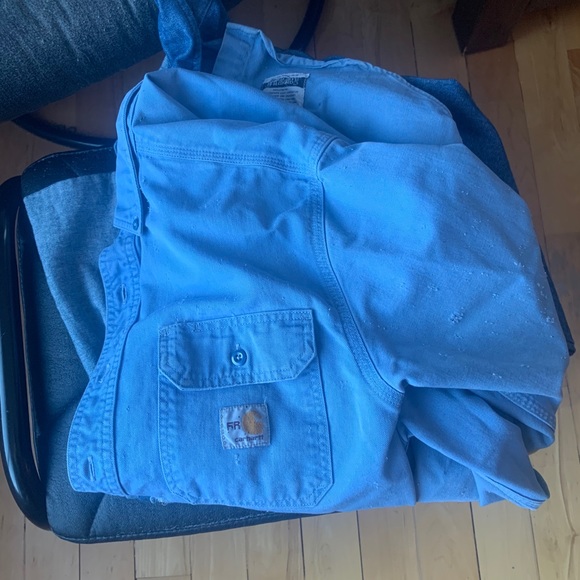 Size medium men’s button up - Picture 3 of 3